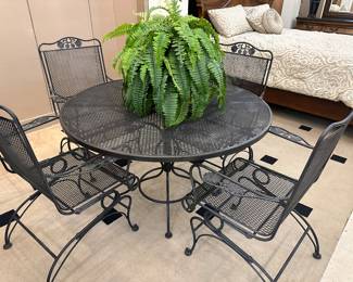 Great condition wrought iron set!