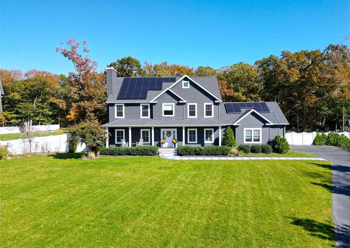 Estate sales by Yasemin in Calverton, NY starts on 4/12/2024