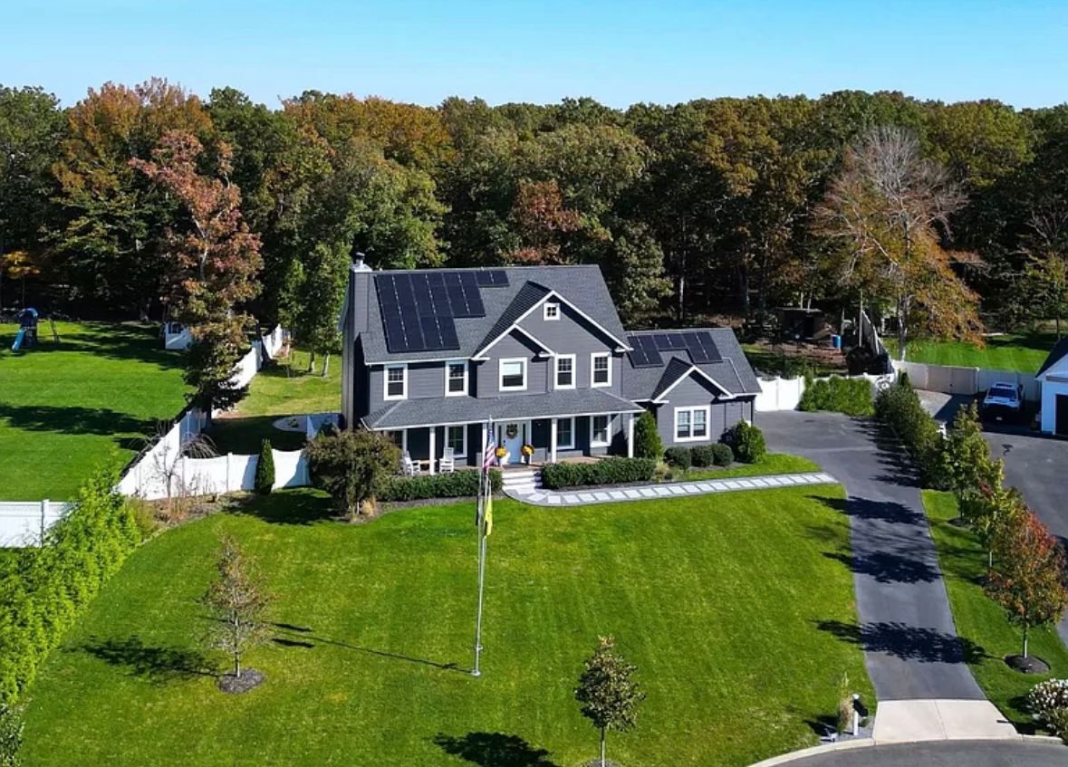 Estate sales by Yasemin in Calverton, NY starts on 4/12/2024