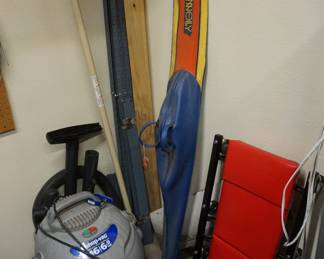 Craftsman creeper, shop vac, ski