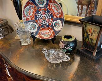 Imari charger with Closinee vase and crystal 