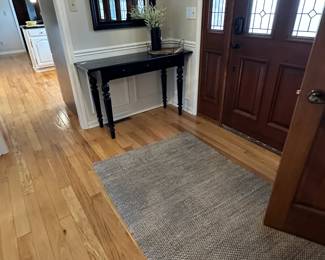 Mirror/Table/Rug/Decor