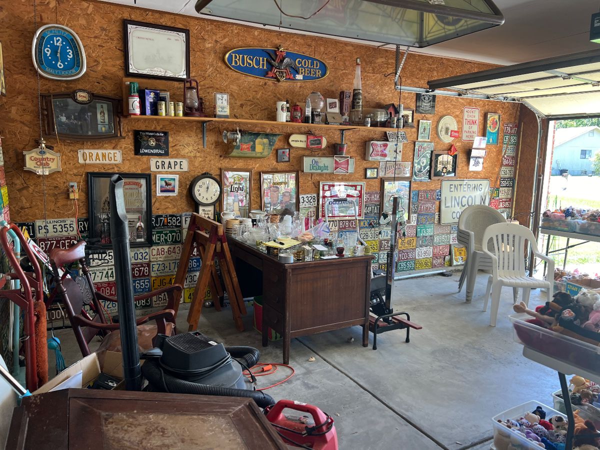 Vans Estate Sales St.Peters in Saint Peters, MO starts on 6/7/2024