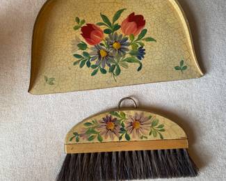 Hand-painted tole table-top dust pan set