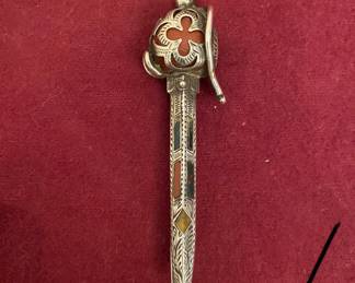 Antique Dirk (1837-1901) sterling/agate Celtic kilt pin 
