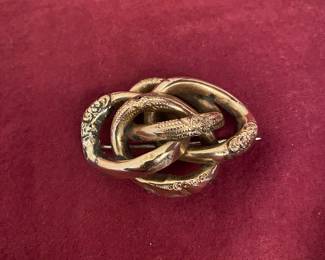 Victorian 10kt lover’s knot brooch