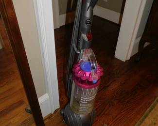 Dysan Upright Vacuum