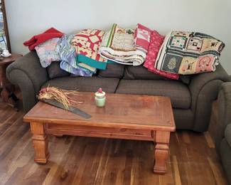 VINTAGE QUILTS . COFFEE TABLE . 