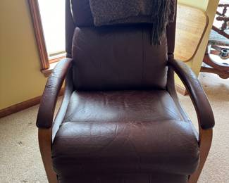 Lazboy harbor town rocker recliner with dark brown leather in good condition 