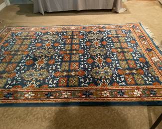 Large Rug 7ft x 4ft 3" machine made, wool
