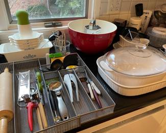 Vintage Pyrexx, Covered casserole, dishes, and mixing bowls