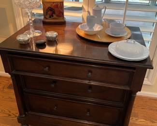 3-drawer chest by BAKER -excellent condition