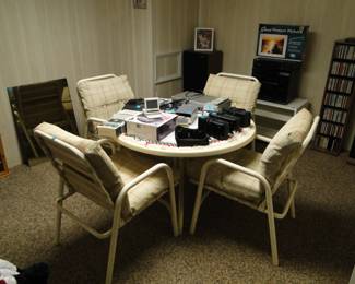 Indoo/Outdoor patio table and chairs in remarkable condition