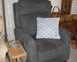 reclining chair is like new, still has tags
