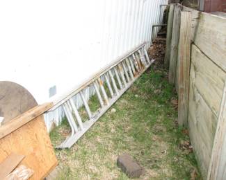 aluminum extension ladder