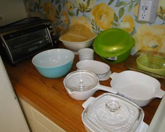 Very nice serving, and casserole pieces of Pyrex, and Corelle