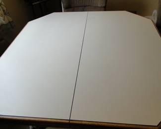 Formica top, easy to clean