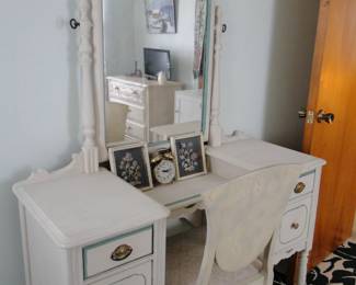 Very nice dressing table, or makeup table