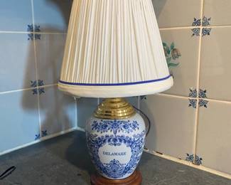 Small Delaware tobacco jar lamp
