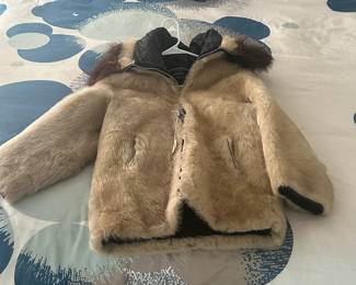 Anchorage Fur Factory Alaska - Polar Bear Fur Coat