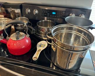 Pots/pans, tea kettle