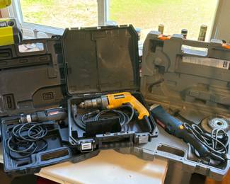 Power tools, drills, grinder 