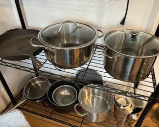 Cast iron frying pan, pots/pans