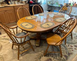 Very nice oak dining table with 6 chairs