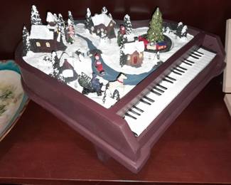 Lights & Motion Christmas Piano Decoration