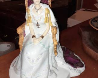 Diamond Jubilee Queen Elizabeth II Royal Doulton Figurine