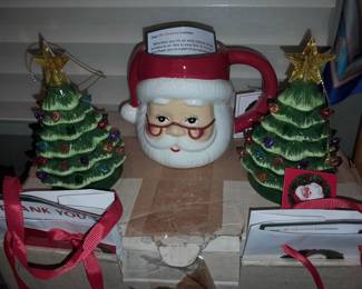 Mr.Christmas Mini Light Up Trees & Santa Head Mug
