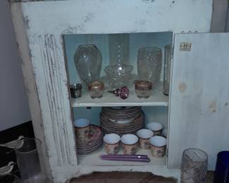 Country Corner Hutch Cabinet With 3 Shelves & A 1 Door Cabinet