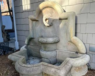 Working outdoor fountain/water feature