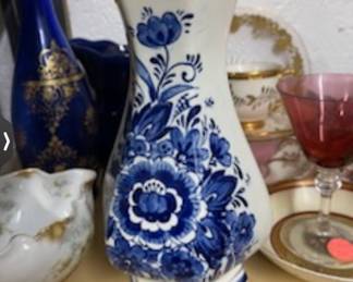Delft blue & white vase