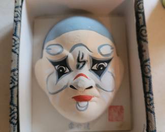 Small Chinese Oprah Mask