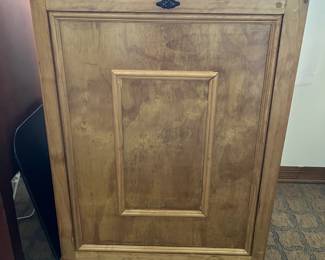 Kitchen garbage can storage cabinet