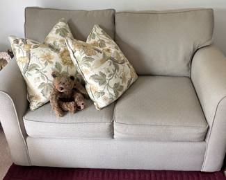 Loveseat - Haverty’s $150