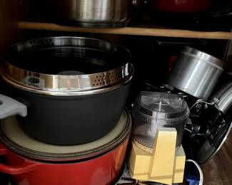 Pots and pans in excellent condition