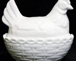 131 - OMC Porcelain Hen on Nest 4"

