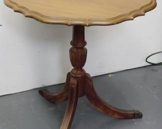 181 - Vintage Duncan Phyfe Side Table 27x26
