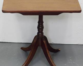 191 - Duncan Phyfe Side Table 22x22x14
