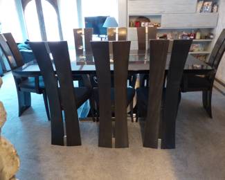Contemporary  dining table with 8 chairs & 2 end leaves, made in Italy