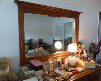 Vintage bedroom dresser & mirror