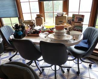 Vintage kitchen table with 2 arm chairs and 4 side chairs, Kitchenware