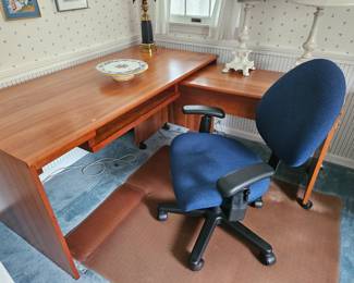 Bodybuilt rgonomic office chair and teak desk