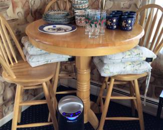 High Top table w/3 chairs