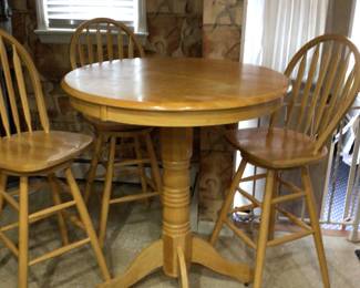 Kitchen table w/ 3 chairs