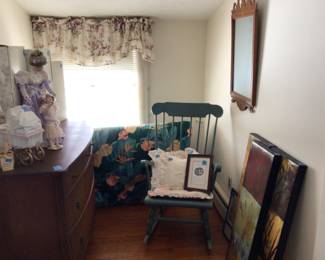 Futon, rocker,dresser & Franklin mint Dolls 