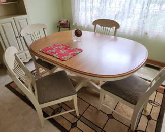 Laminate top kitchen table and 4 chairs