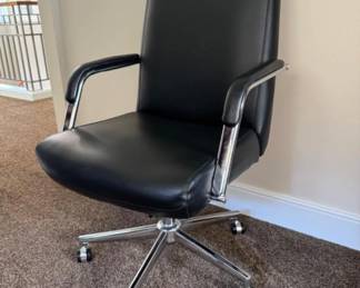 True Innovations Leather & Chrome Managers Rolling Chair